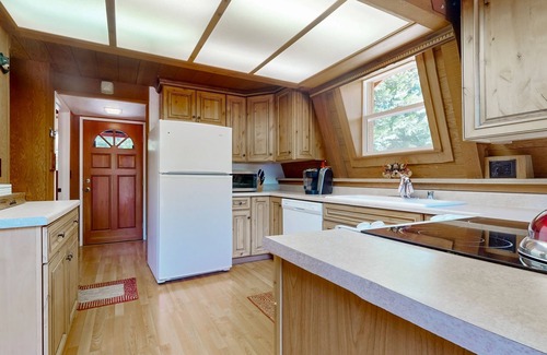 Blairsden-Graeagle Cabin | Charming Cabin with Deck and Yard Games and Mountain Views