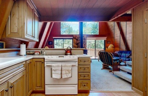 Blairsden-Graeagle Cabin | Charming Cabin with Deck and Yard Games and Mountain Views