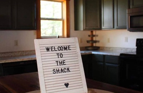 Guin Cabin | Charming cabin with outdoor soaking tub