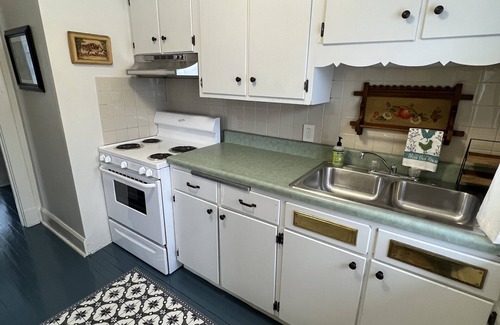 Davenport House | Charming Carriage House near VanderVeer Park