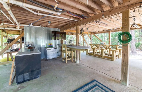 Shoreline Park House | Charming Coastal Camp~Pet Friendly, Deep Water Access: Jourdan/Gulf-Private Dock