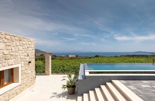 Stankovici Villa | Charming coastal retreat with infinity pool and stunning views