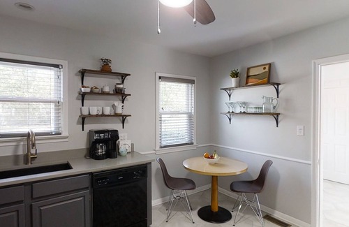 Tulsa House | Charming corner. 1 block from Tulsa Expo! Big yard w/deck.