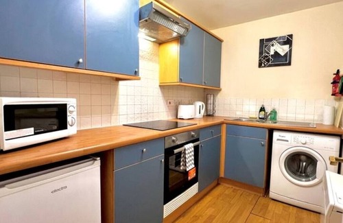 Paisley Apartment | Charming, Cosy Escape with Quick Access to Glasgow