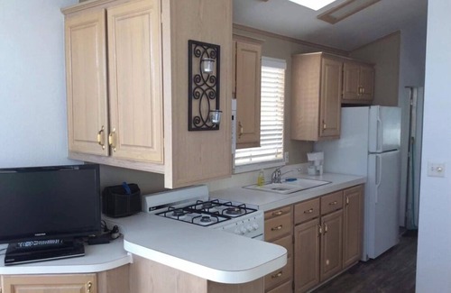 Desert Hot Springs Cottage | Charming Cottage Tiny Home in quiet Hot Springs Resort & Pickleball Paradise