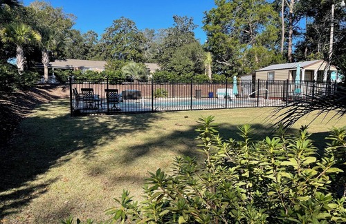 Crescent Beach Cottage | Charming Cottage perfect for Small Family or Girlfriends Get Away with pool!