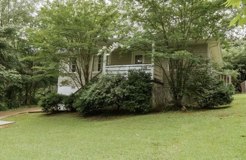 Crestline Heights House | Charming Cottage in Crestline Park