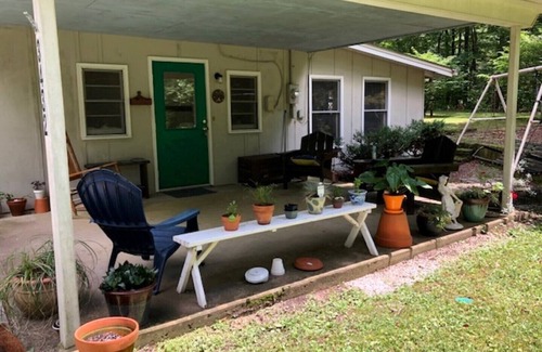 Sewanee Cottage | Charming cottage in wooded location