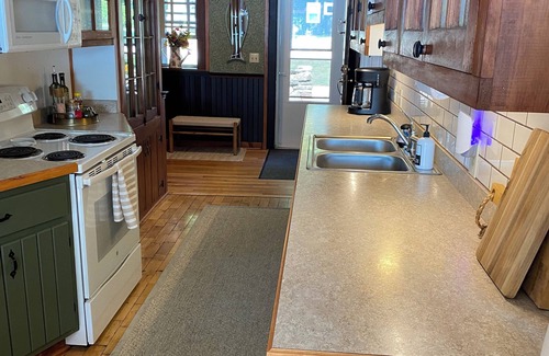 Germfask Cottage | Charming cottage on beautiful South Manistique Lake