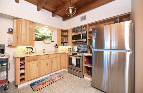 Islamorada Cottage | Charming cottage on the Florida Bay in the heart of Islamorada with pool, dockage, beach + more