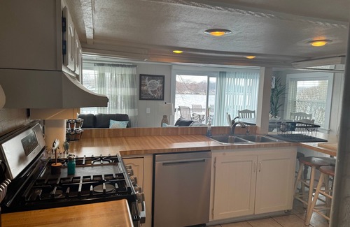 Monticello House | Charming Cottage on Lake Shafer-optional Pontoon! Screened gazebo and swim deck!