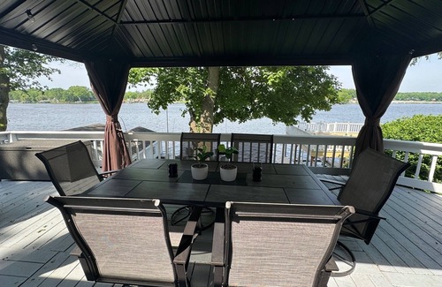 Monticello House | Charming Cottage on Lake Shafer-optional Pontoon! Screened gazebo and swim deck!