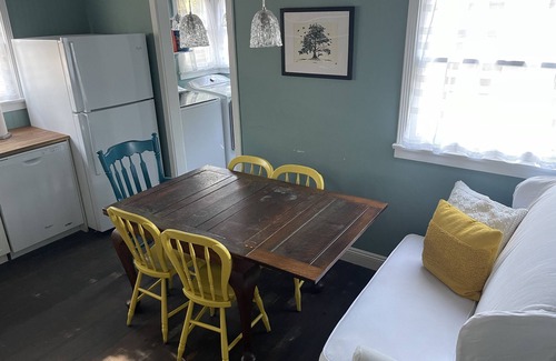 Paso Robles House | Charming Cottage Walking Distance to Downtown! 2 King beds and gas fire pit