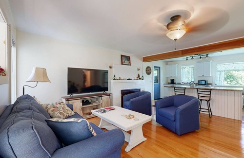 Ellsworth Cottage | Charming Cottage with Cozy Comfort and Easy Access to Outdoor Adventures