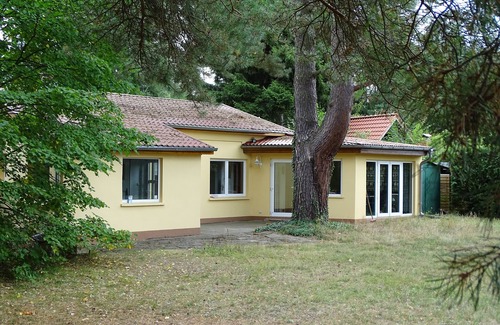 Alt Buchhorst House | Charming cottage with small forest and large meadow