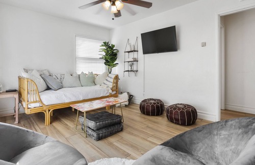 Tulare Cottage | Charming Cottage with Wi-Fi + Hot Tub