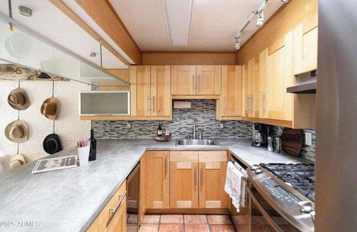 Entertainment District House | Charming Cowboy themed 2-bedroom townhome