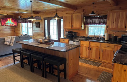 Rockbridge Cabin | Charming Cozy Cabin with breathtaking views in the heart of Hocking Hills