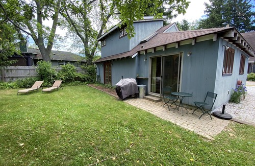 New Buffalo House | Charming & cozy in-town retreat in the heart of New Buffalo