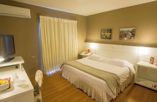 Jaguariaiva Hotel | Charming Double Room with Easy Access to Forest Walks, Canyon Points & Outdoor