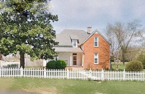 Baxter House | Charming Downtown Home, Walking Distance to The Monarch Wedding Venue