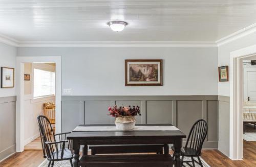 McCloud House | Charming Downtown McCloud Retreat home