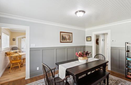 McCloud House | Charming Downtown McCloud Retreat home