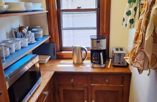 Downer Woods Apartment | Charming Eastside duplex