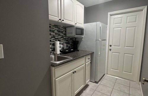 Spring Hill Apartment | Charming Evergreen Heights 1-bedroom apartment with WiFi, AC in Spring Hill ,Fl
