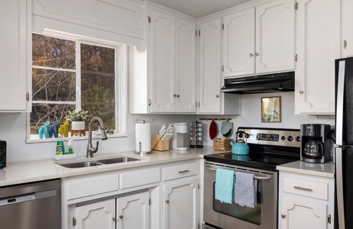 Forest Park House | Charming Forest Park Home with large yard; close to downtown, restaurants