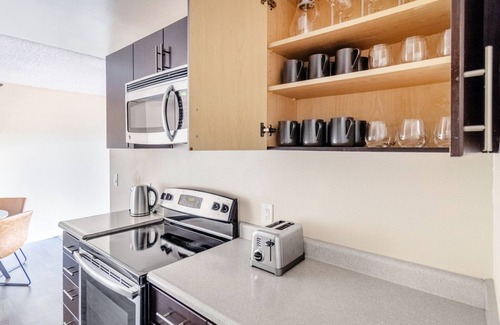 Foster City Apartment | Charming Foster City 2BR w/Gym, Pool, W/D, near highways, by Blueground