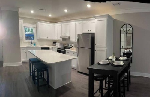 Gainesville House | Charming Gainesville Townhome 3