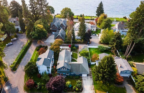 Coeur d'Alene Cottage | Charming garden retreat near lakes & golf - walk to Sanders Beach