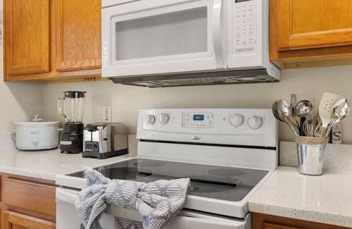 Sunset Lakes House | Charming & Gorgeous Lake views 3+2.5 townhome Washer Dryer AC Wi free parking