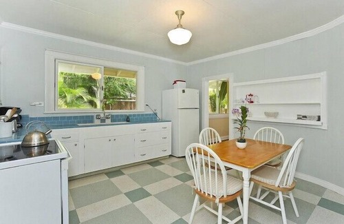 Coconut Grove Apartment | Charming Hale Mokolea in Lanikai –2BR, 2BA, Full Kitchen