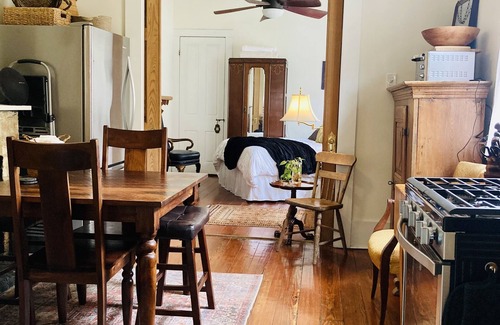 Faubourg Marigny Cottage | Charming Historic Marigny Cottage, 1865. Walk Everywhere!