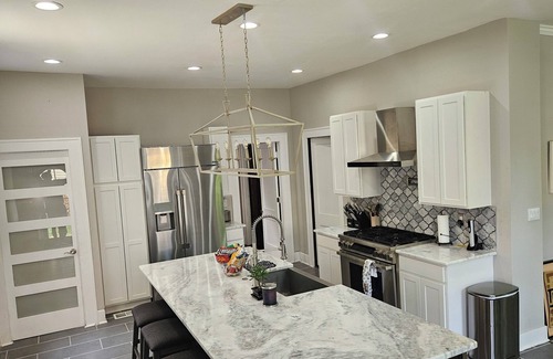 Near East Columbus House | Charming Historic Retreat in the heart of Old Town East - Walk to Downtown.