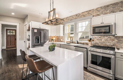 Michigan City House | Charming Historic Cottage - Mins to Beach, Outlet Shops, Casino, Winery!