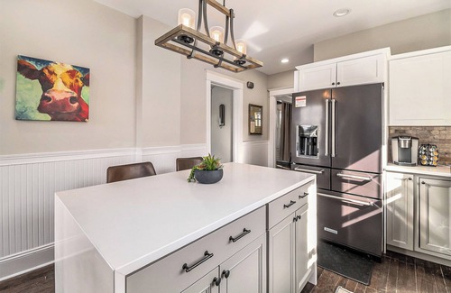 Michigan City House | Charming Historic Cottage - Mins to Beach, Outlet Shops, Casino, Winery!