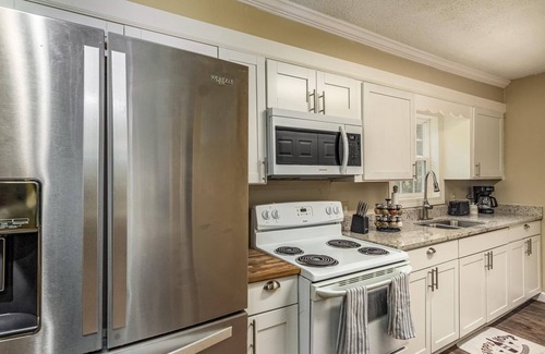 Sumter House | Charming home away from home 2-bed 2-bath house with WiFi, AC in lovely Sumter