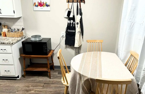 Berea House | Charming Home in Berea | Private Garage| Smart TV