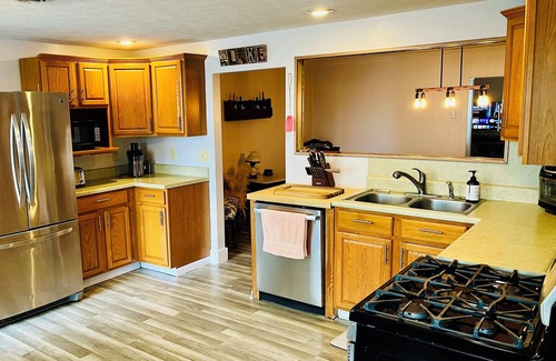 Deedsville House | Charming home on the lake!