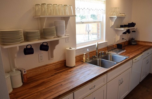 Mesilla Park House | Charming home, quiet neighborhood, close to NMSU & Convention Center