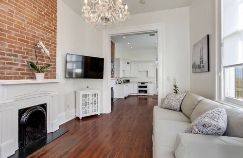 Lower Garden District House | Charming Home w/Jacuzzi/Near Attractions