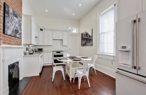 Lower Garden District House | Charming Home w/Jacuzzi/Near Attractions