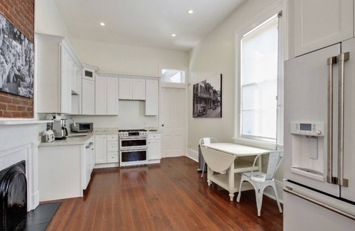 Lower Garden District House | Charming Home w/Jacuzzi/Near Attractions