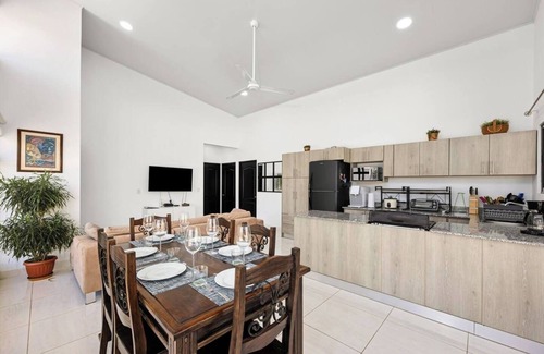 Veintisiete de Abril House | CHARMING HOME WITH PRIVATE POOL - CLOSE TO BEACH AND PET FRIENDLY - NATURE