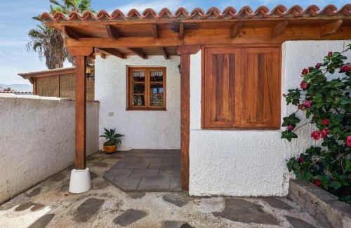 Buenavista del Norte House | Charming House in Buenavista del Norte with Shared Pool