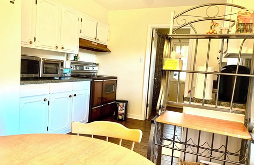 Germantown House | Charming House 2br-2ba-4beds-Long Stay