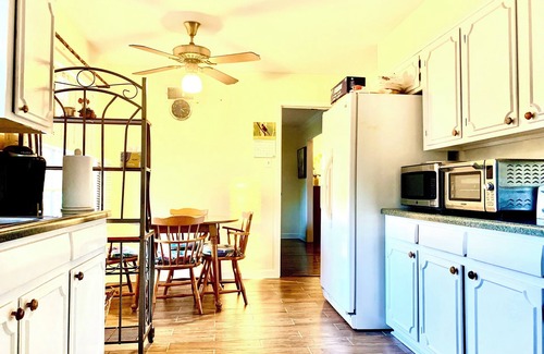 Germantown House | Charming House 2br-2ba-4beds-Long Stay